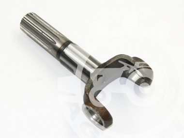 Wał koła napędu zwolnicy przedniej napędzanej C-385