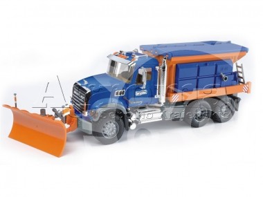 Ciężarówka Mack z piaskarką i pługiem śnieżnym