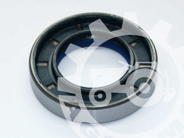 Pierścień uszczelniający osi przedniego napędu MF 4-cyl.