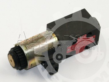 Rozdzielacz blokady przedniego napędu C-385